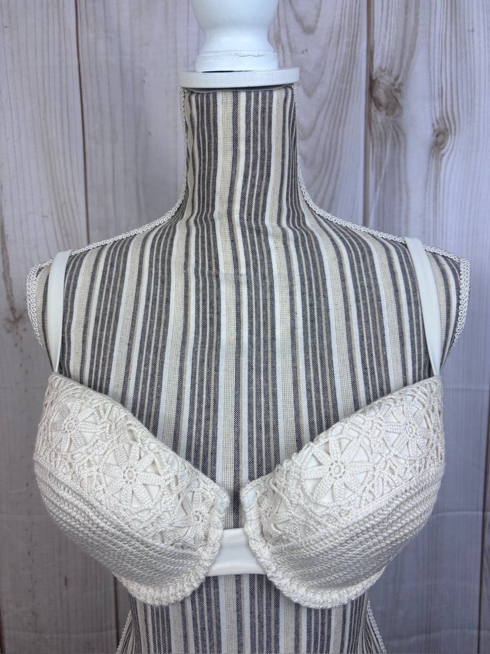 Shade & Shore Bikini Swim Top Crochet Lace Underwire Lined Off-White Size 36DD